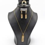 Découvrez notre parure coloré long en acier inoxydable